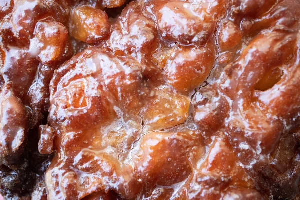 Makro, kahvaltıda çörek dükkanında elmalı böreğin dokusunu kapat.