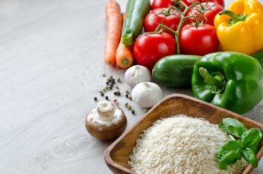 taze renkli sebze ve vejeteryan gezmek için basmati pirinç