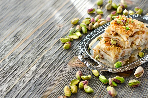 Türk fıstıklı pasta tatlı baklava yeşil fıstık ile 