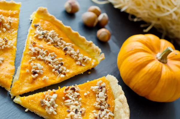 Pumpkin pie with hazelnuts healthy snack — Stock Photo, Image