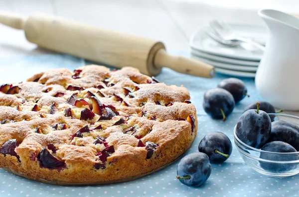 Homemade baked cake with plums on the table — Stock Photo, Image