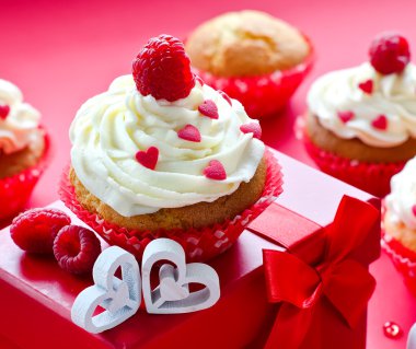 Saint Valentine's Day. Kek için kahvaltı ve hediye kutusu Meydanı