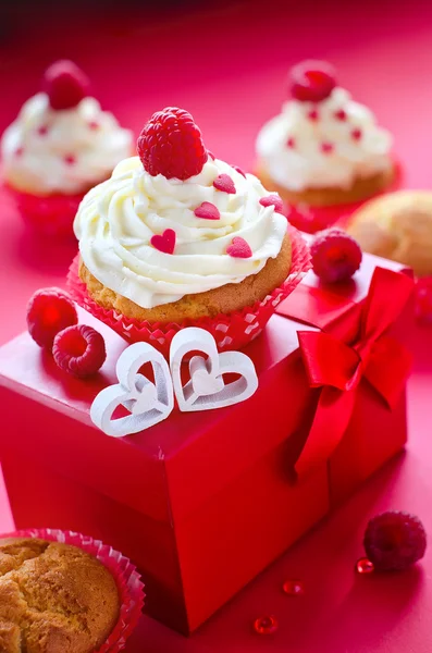 Saint Valentine's Day on february 14. Sweets for breakfast and g — Stock Photo, Image