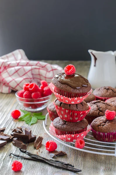 Brown muffins with raspberries vertical image black background — Stok fotoğraf