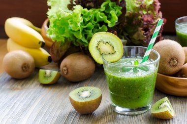 Green smoothie with kiwi, bananas and salad leaves
