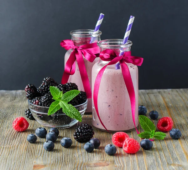Vitamin smoothie with berries,  on wooden dark background — Zdjęcie stockowe