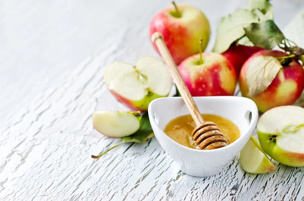 Tatlım kopya alanı ile taze kırmızı elmalar