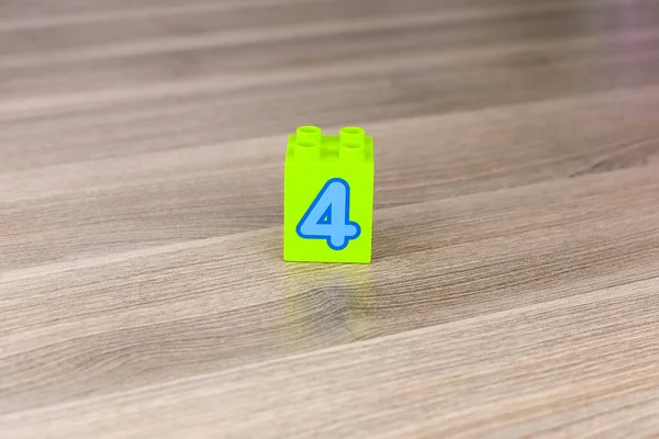 Blocos Brinquedo Formando Cubo Com Número Quatro Isolado Fundo Branco — Fotografia de Stock