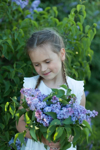Молода Весняна Дівчина Весняному Саду Молода Леді Почувається Щасливою Природі — стокове фото