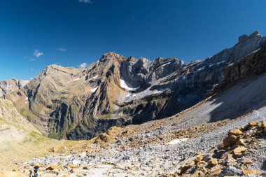 Aragonlu Pireneler 'den Gavarnie Sirki manzarası