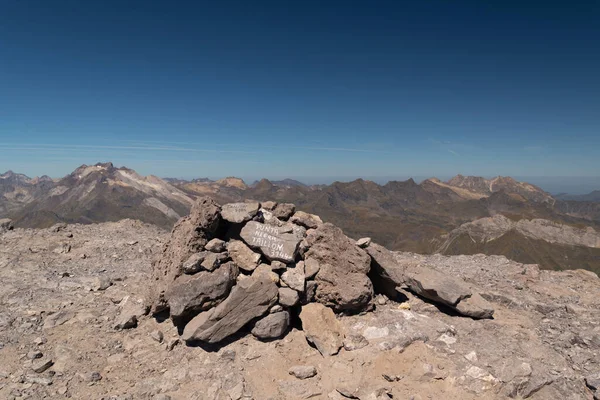 Pietre Miliari Cima 3144M Taillon Peak Con Vignemale Peak Sullo — Foto Stock