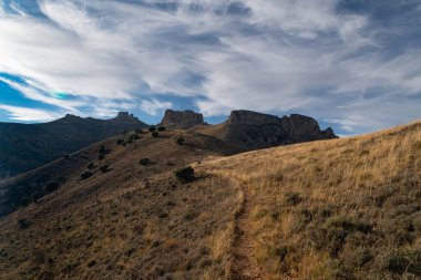 Gün batımında İspanya 'nın Aragon kentindeki Herrera tepelerinden Soria vilayetine doğru bakıyor.