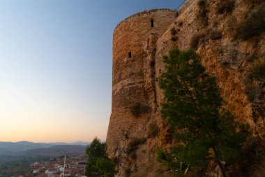 İspanya, Aragon 'daki Mesones de Isuela' nın ortaçağ şatosunun dış duvarı.