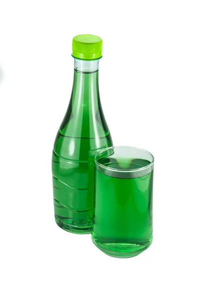 Пляшки води і скляний хлорофіл — стокове фото