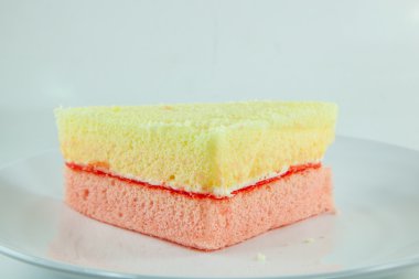 vanilya ve çilekli şifon kek tadı 