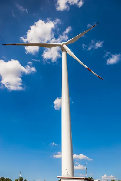 Turbine éolienne pour énergies alternatives — Photo