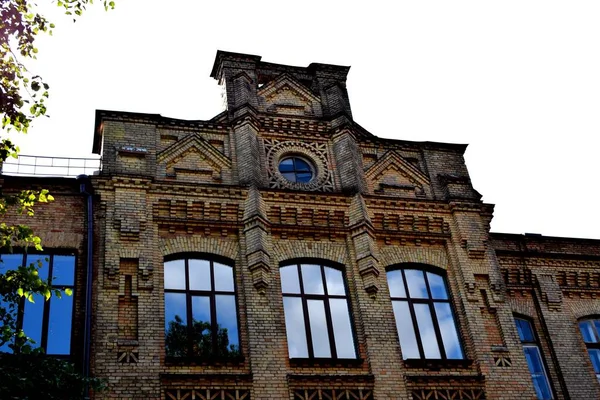 Ukrayna Ulusal Teknik Üniversitesi Ukrayna 'nın başkenti Kyiv' de bulunan büyük bir üniversitedir.. 