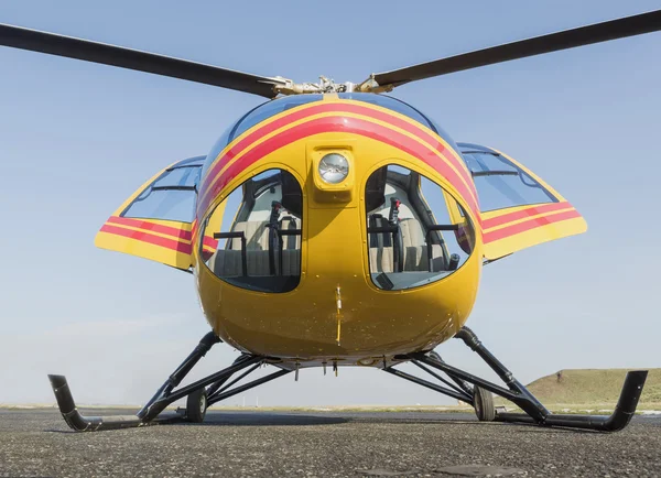 Rettungshubschrauber, Hubschrauber in der Luft während des Fluges — Stockfoto