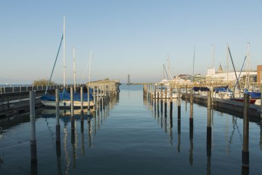 yelkenli tekne liman Konstanz Gölü üzerinde