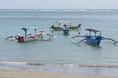 Katamaran Kuta Beach, Bali Endonezya blu ile ünlü sandy üzerinde