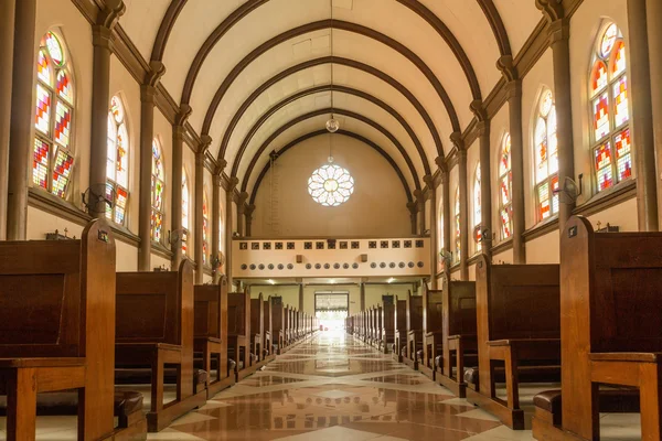 Surabaya, Indonesia - MARCH 25, 2016. Catholic church in Surabaya, Java, Indonesia — Stock Photo, Image