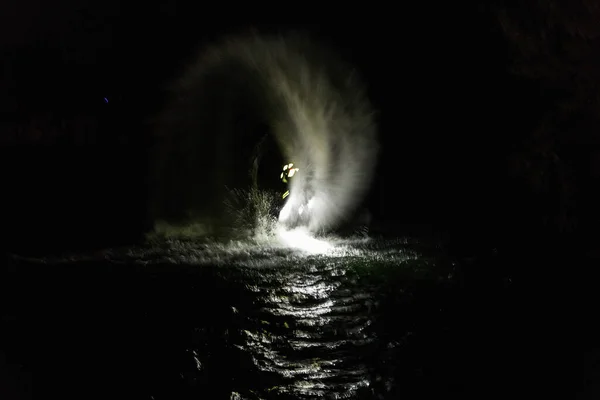 Flyboarding Por Noche Una Cantera República Checa Hombre Identificado Realiza — Foto de Stock