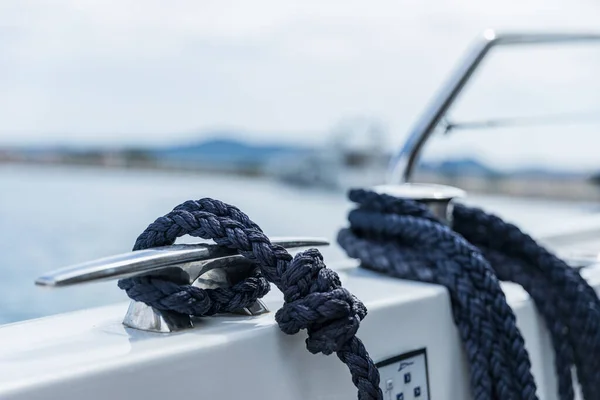 Detail Van Een Ankertouw Een Jacht Knoop Boot Van Dichtbij Stockfoto