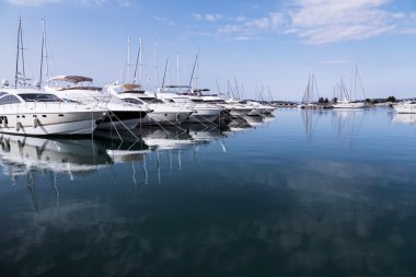 Süper Yatlar Zadar, Hırvatistan yakınındaki Sukosan limanında demirlemiş