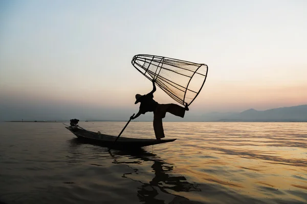 Fishermen in Inle lakes sunset, Myanmar. — Stock Photo, Image
