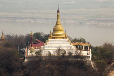Golden pagoda Sagaing, Myamar tepedir. Bu tepeye frm görüntülemek.