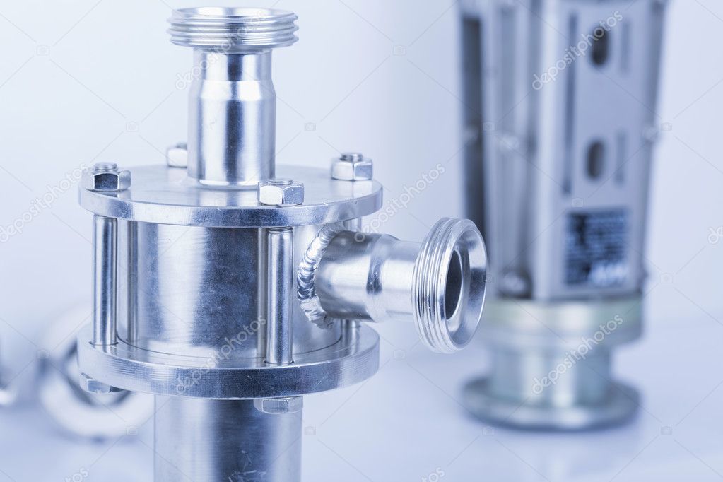 Fittings and ball valve with selective focus on thread fittings.