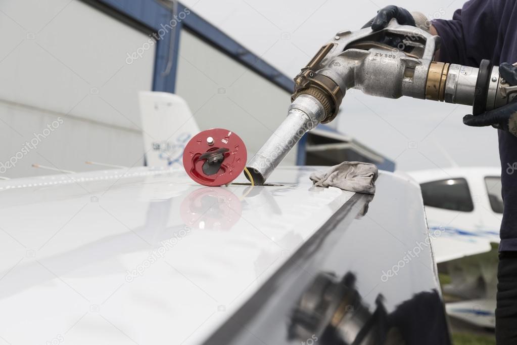 Fuel nozzle filling up aircraft