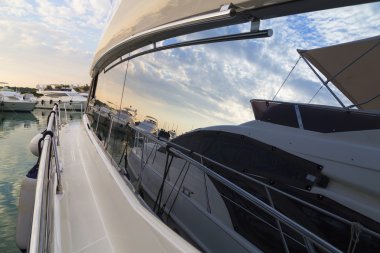 Süper Yatlar Zadar, Hırvatistan yakınındaki Sukosan limanında demirlemiş