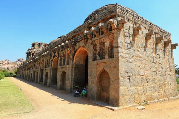 Olifant stallen, Hampi, Karnataka, India (Unesco World Heritage Site, vermeld als de groep van monumenten op Hampi) — Stockfoto