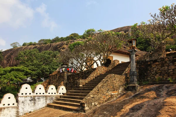 金寺、 丹布拉洞寺庙在马特区，斯里兰卡瘦 — 图库照片