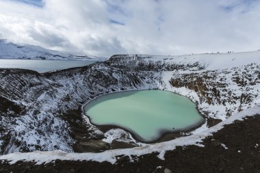 Dev yanardağ Askja iki krater gölleri bir manzaraya sahiptir. Küçük