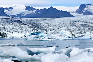 İzlanda'daki büyük bir buzul Gölü Jokulsarlon olduğunu