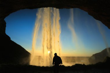 Eyjafjallajokull buzul South Iceland'deki / daki yakınındaki Seljalandsfoss şelale.