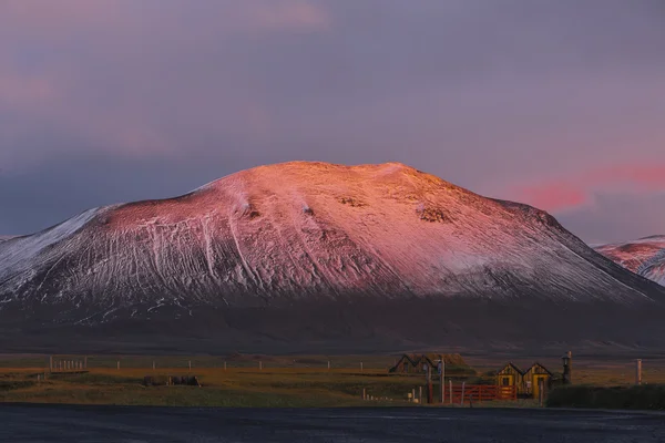 Kleurrijke sunrise landschap, IJsland — Stockfoto