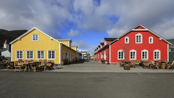 Casa amarela e vermelha, Akureyri Islândia — Fotografia de Stock