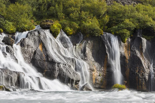 Cascada de Hraunfossar, mucho tiempo expuesto, Islandia — Foto de Stock