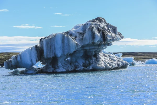 Jokulsarlon jest duże jezioro polodowcowe w Islandii, Krze — Zdjęcie stockowe