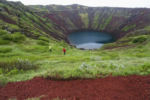 Kerid 是一个美丽的火山口湖位于绿松石色的 — 图库照片