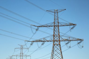 Elektrik yüksek voltaj güç direği