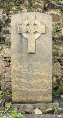 Eski Londra mezarlığı, İngiltere'de taş Kelt haçı oyulmuş