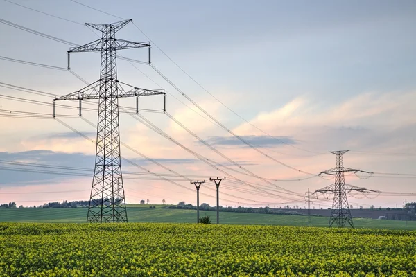 Elektrik yüksek voltaj güç direği