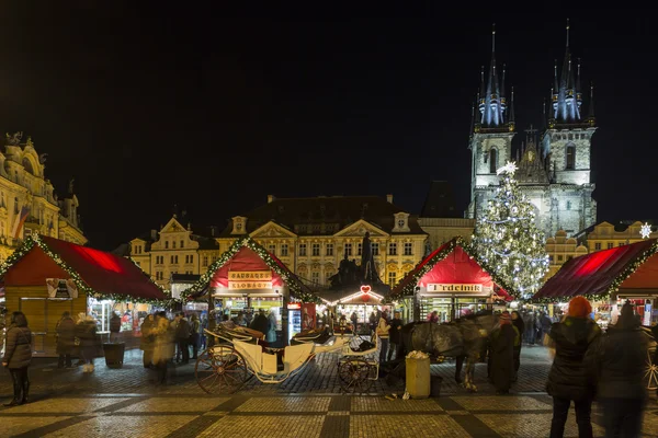 老城市广场在圣诞节时，布拉格，捷克共和国 — 图库照片