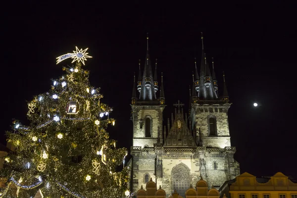 Prag, Tschechische Republik. 28. November 2015 - Altstadtplatz zur Weihnachtszeit, Prag, Tschechische Republik — Stockfoto