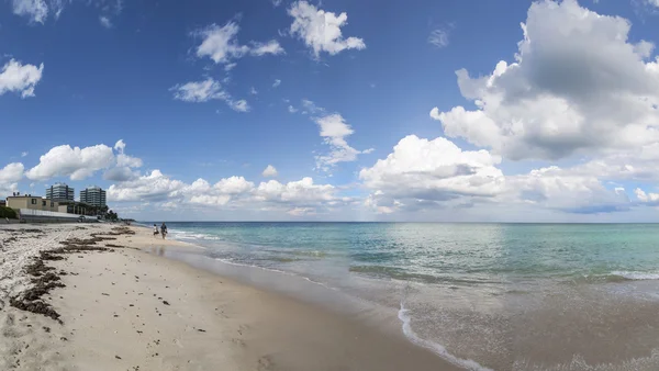 Nádherná pláž a tropického oceánu ve vero Beach na Floridě — Stock fotografie