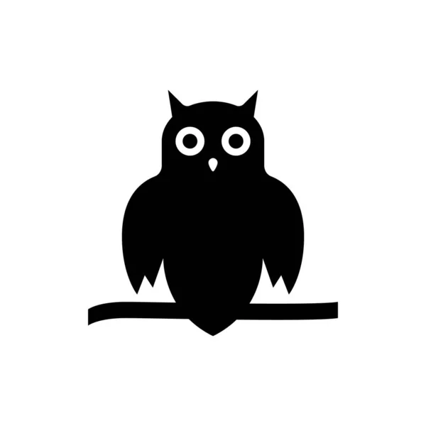 Búho negro espeluznante con icono de silueta de ojos redondos. Lindo pájaro sabio sentado en el pictograma de glifos de rama de árbol. Búho Símbolo de Halloween y Sabiduría icono. Ilustración vectorial aislada — Vector de stock